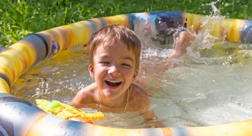 Kinderzwembaden om te geven: de zee van plezier voor kinderen