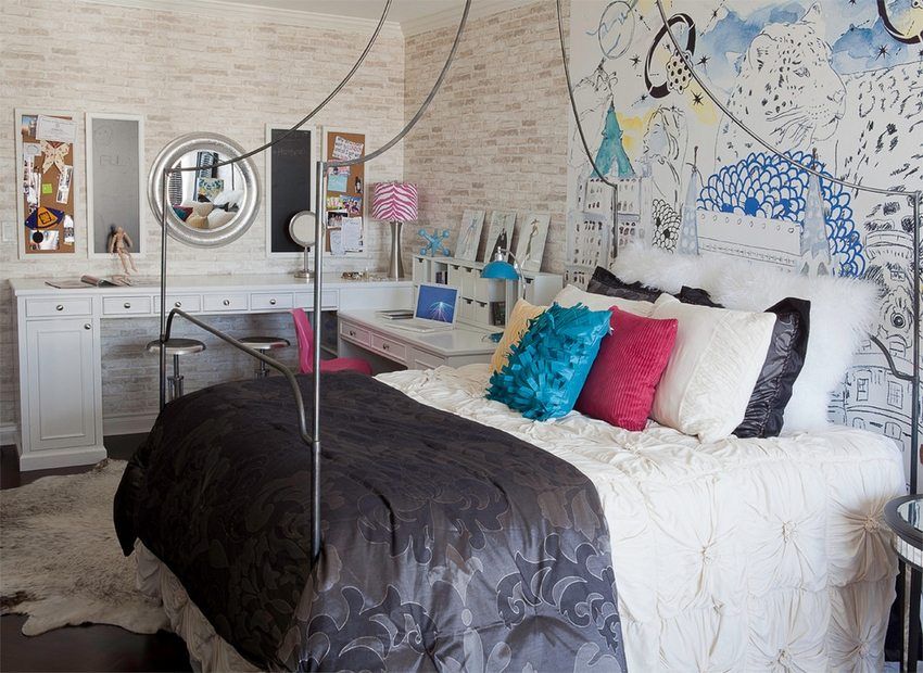 Foto's in moderne stijl: slaapkamerinterieur met twee soorten behang en de details van de creatie
