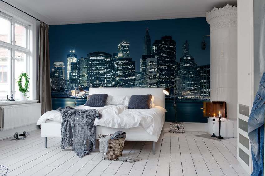 Muurschilderingen die de ruimte uitbreiden in het ontwerp van een modern appartement