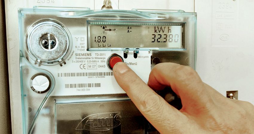 Elektrische meter die meetwaarden uitzendt: kenmerk van boekhoudapparatuur