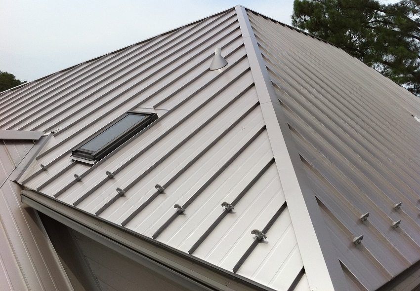 Hoe je zelf het dak afdekt met een professioneel laken. Video- en foto-installatie werken
