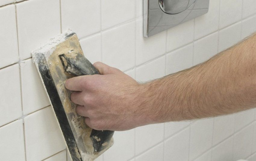 Hoe voeg je betonnen tegels in de badkamer met hun eigen handen