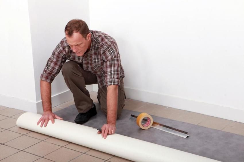 Hoe linoleum te leggen: de regels voor het zagen en leggen van vloeren