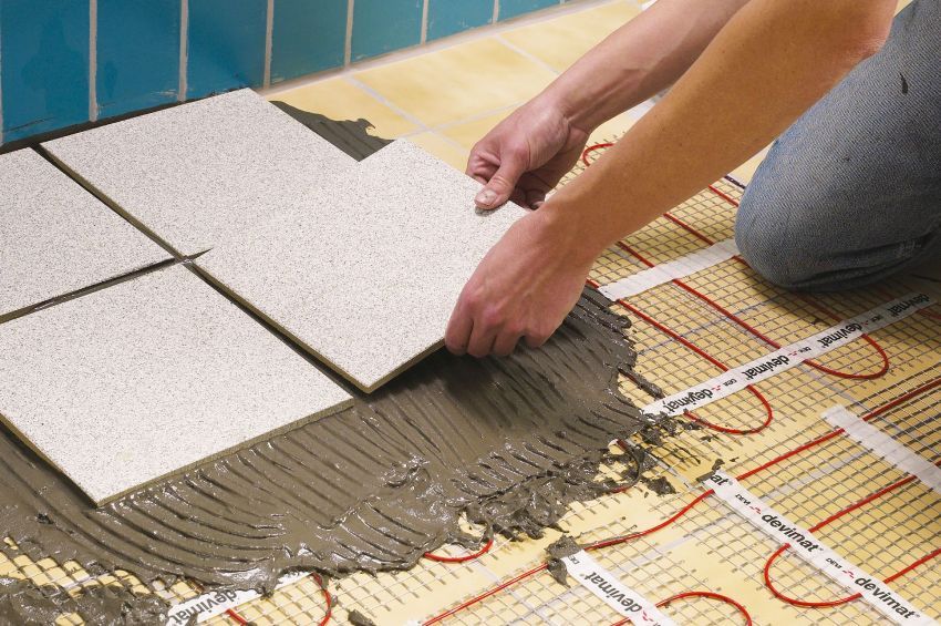 Wat zijn de beste vloerverwarming onder tegels: beoordelingen over de soorten vloeren