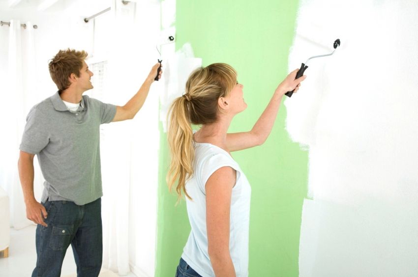 Verf voor muren in het appartement: eigenschappen, types en aanbevelingen voor gebruik