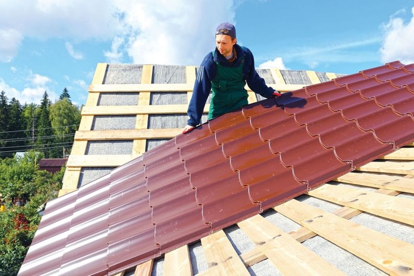 Installatie van metaal: stap voor stap instructies voor zelfafwerking van het dak