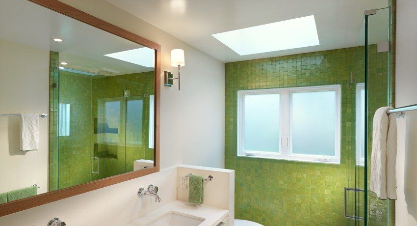 Spanplafond in de badkamer, foto's van kant-en-klare ontwerpoplossingen