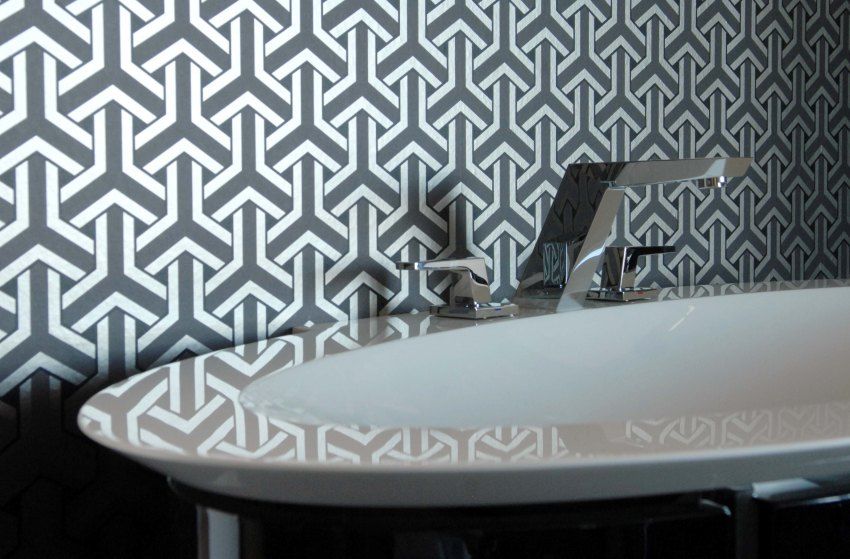 Behang voor de badkamer: een universele oplossing voor een stijlvolle kamer