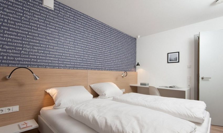 Behang in de slaapkamer: een foto in het interieur en aanbevelingen voor het maken van een ontwerp
