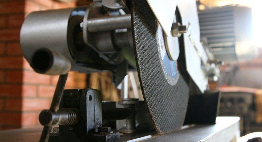 DIY-metaalsnijmachine: productietechnologie