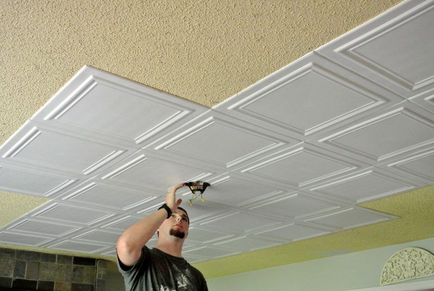PVC-panelen: afmetingen en kenmerken van producten voor wanden en plafonds