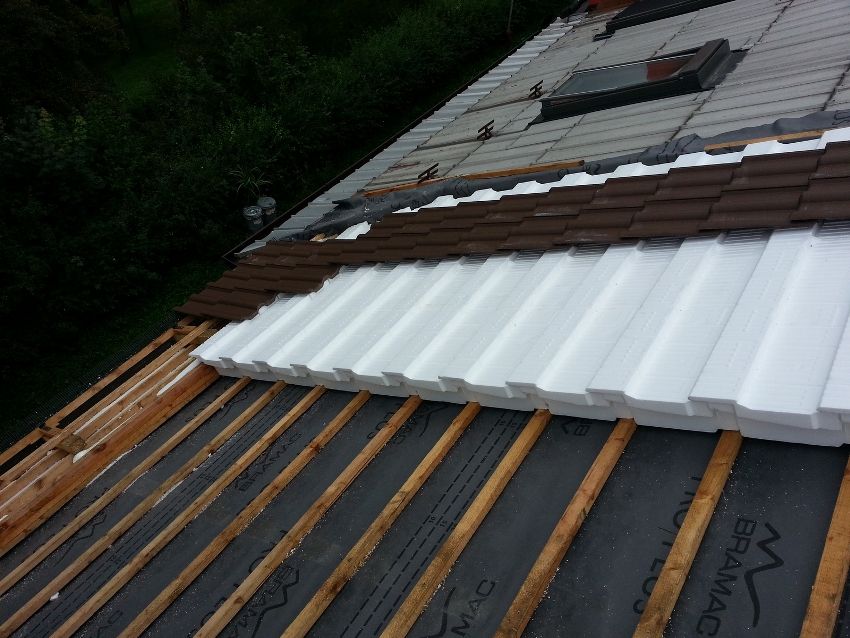 Dampremmende laag voor het dak: de belangrijkste soorten materialen en de efficiëntie van het gebruik