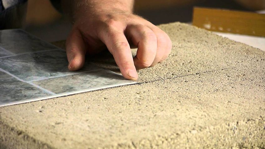 De vloer onder het linoleum op de betonnen vloer: voorbereiding en leggen