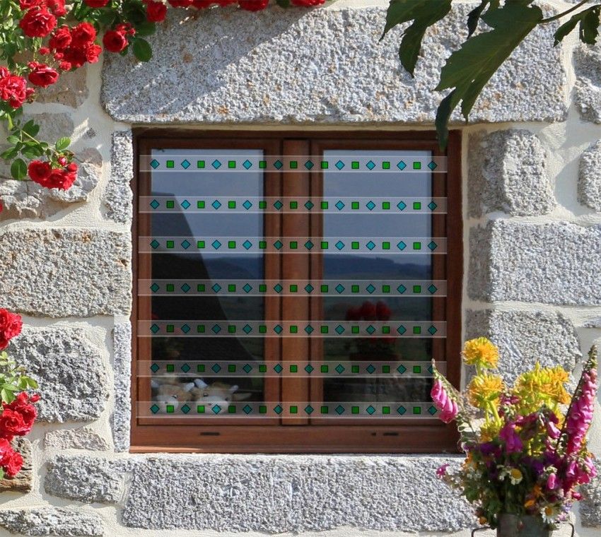 Transparante roosters op de ramen en hun functionele voordelen