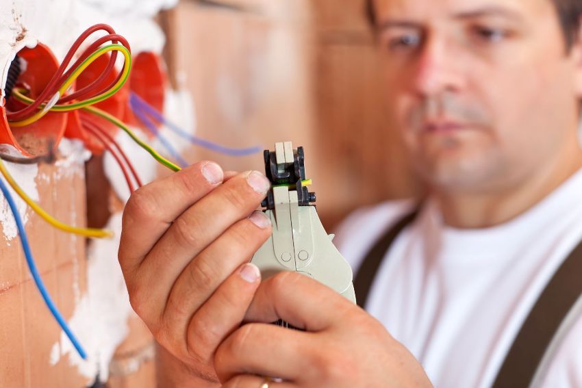 Contactdoos: hoe elektrische uitrusting aan te sluiten zonder de hulp van een specialist