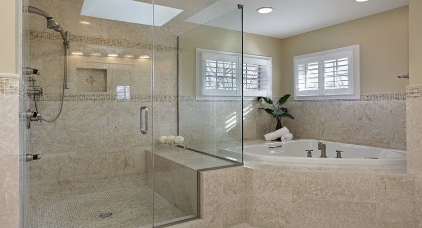 Glazen douchescherm: mooi en functioneel badkamerdesign