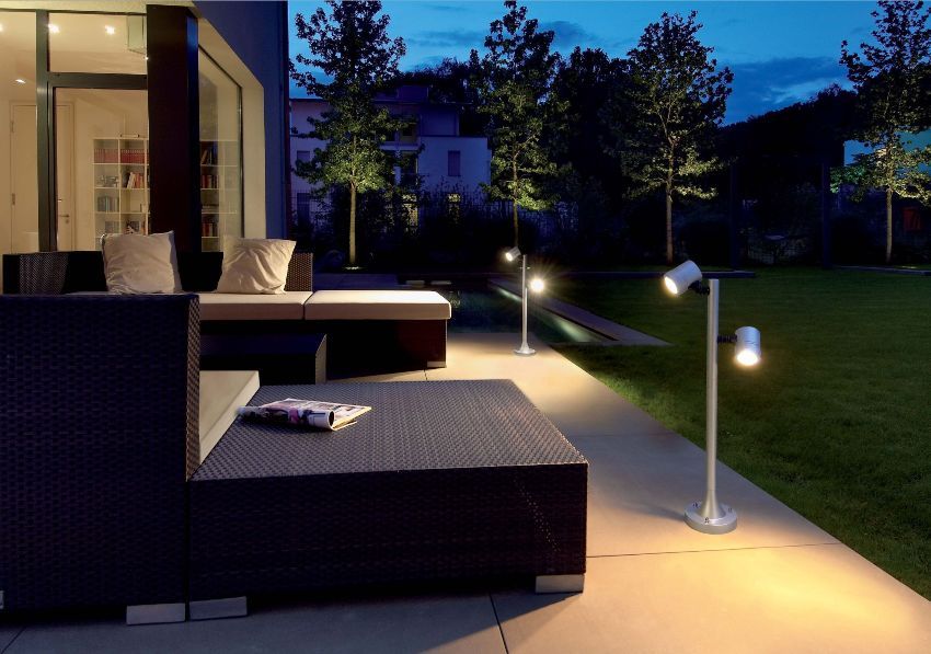 Solarlampen voor autonome verlichting van de tuin en het perceel