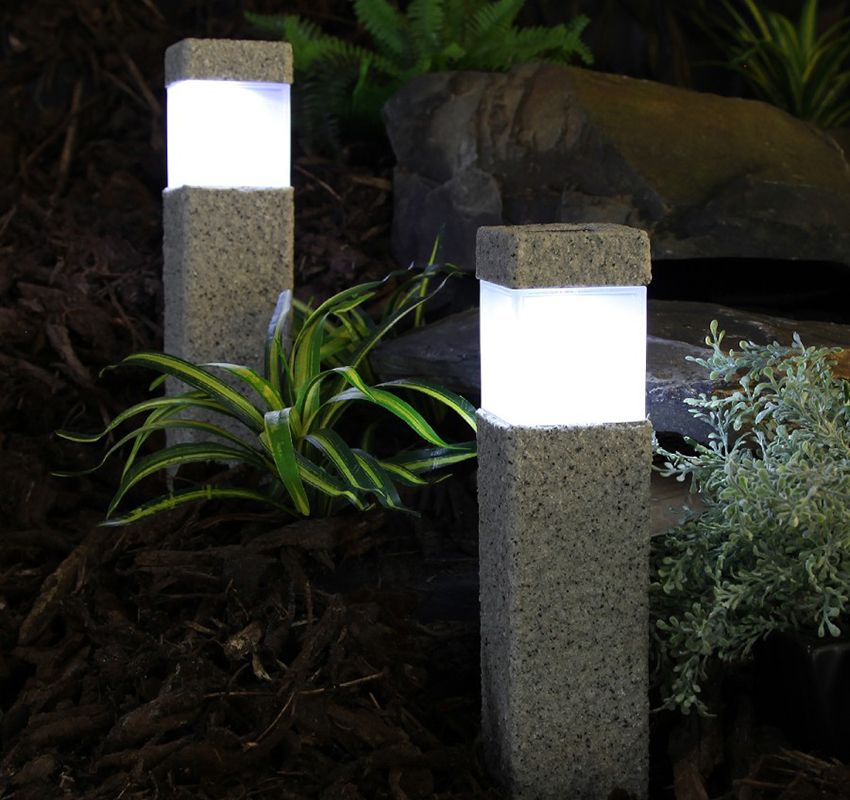 Solarlampen voor autonome verlichting van de tuin en het perceel