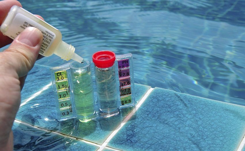 Tabletten voor het zwembad voor waterdesinfectie: goede verzorging van de vijver