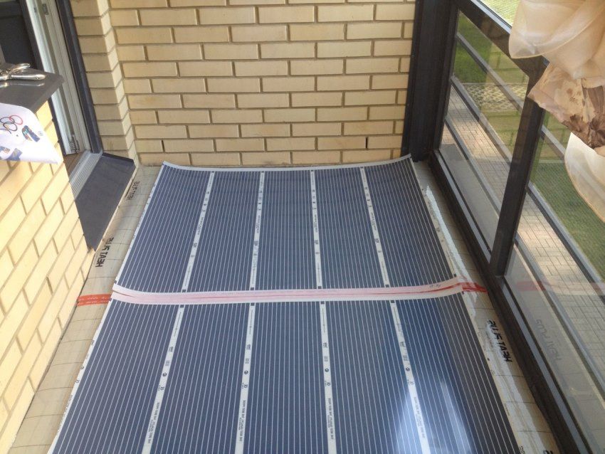 Verwarmde vloer op het balkon en de loggia: een overzicht van de optimale verwarmingssystemen