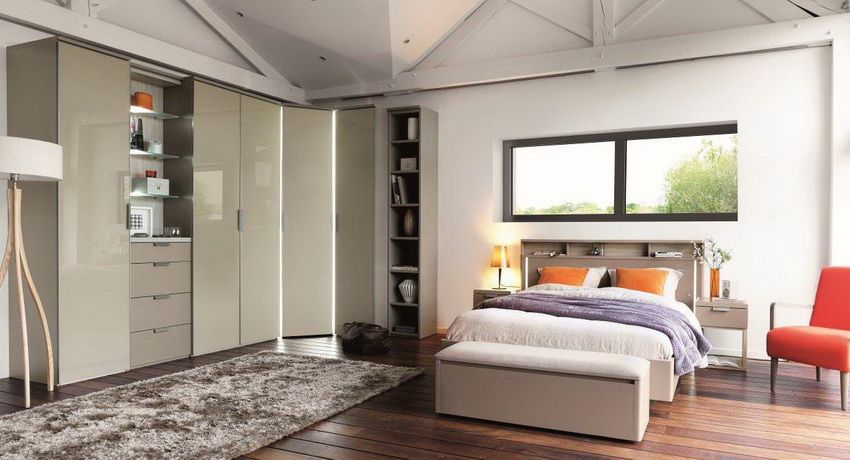 Hoekkast in de slaapkamer: een ruim en multifunctioneel kamerelement
