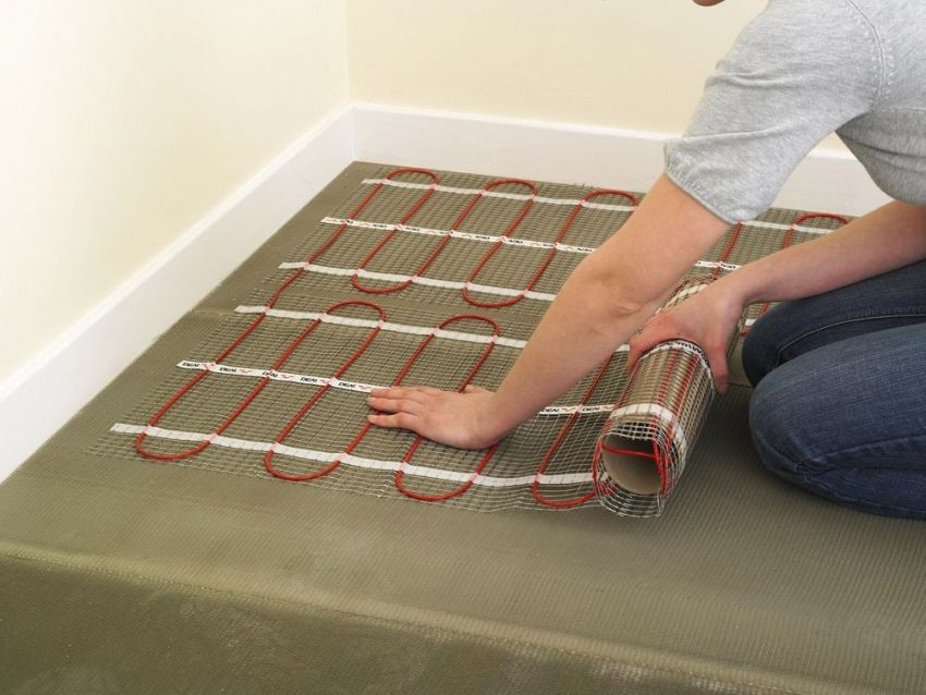 Het leggen van vloerverwarming onder tegels: de technologie van zelfinstallatie