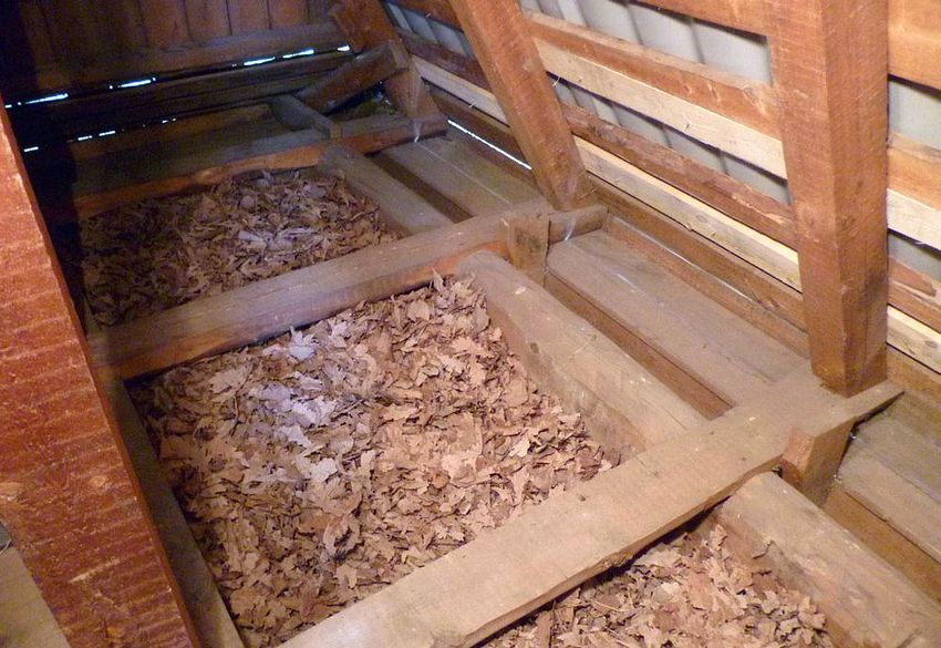 Opwarming van het plafond in een huis met een koud dak: gemeenschappelijke methoden