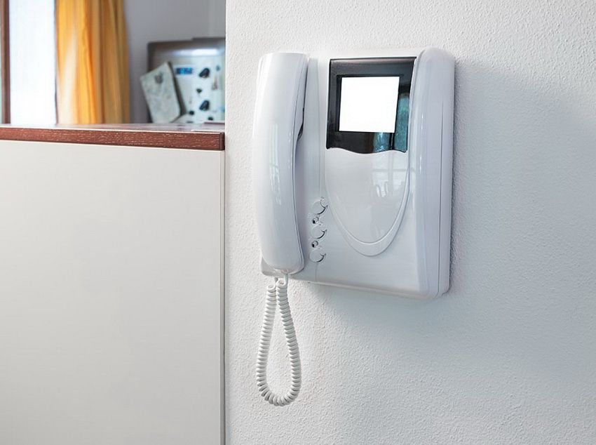 Videodeurtelefoons voor het appartement: hoe kiezen, installeren en gebruiken