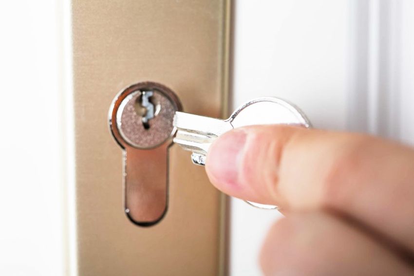 Steek sloten in de metalen deur: de keuze van het meest betrouwbare mechanisme
