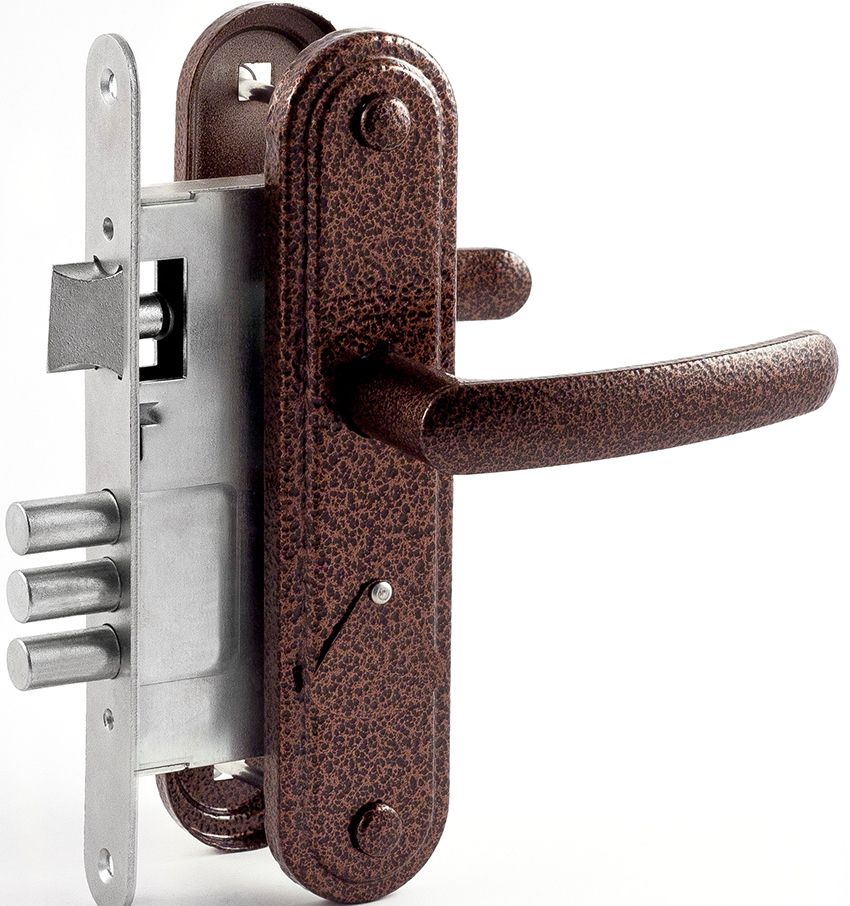 Insteekslot voor houten deuren: betrouwbare bescherming van het appartement tegen breken