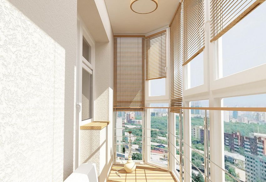 Jaloezieën op het balkon: hoe u mooie en praktische ontwerpen voor ramen en deuren kiest